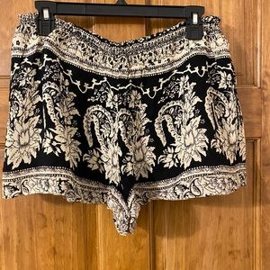 Flowy pull on shorts